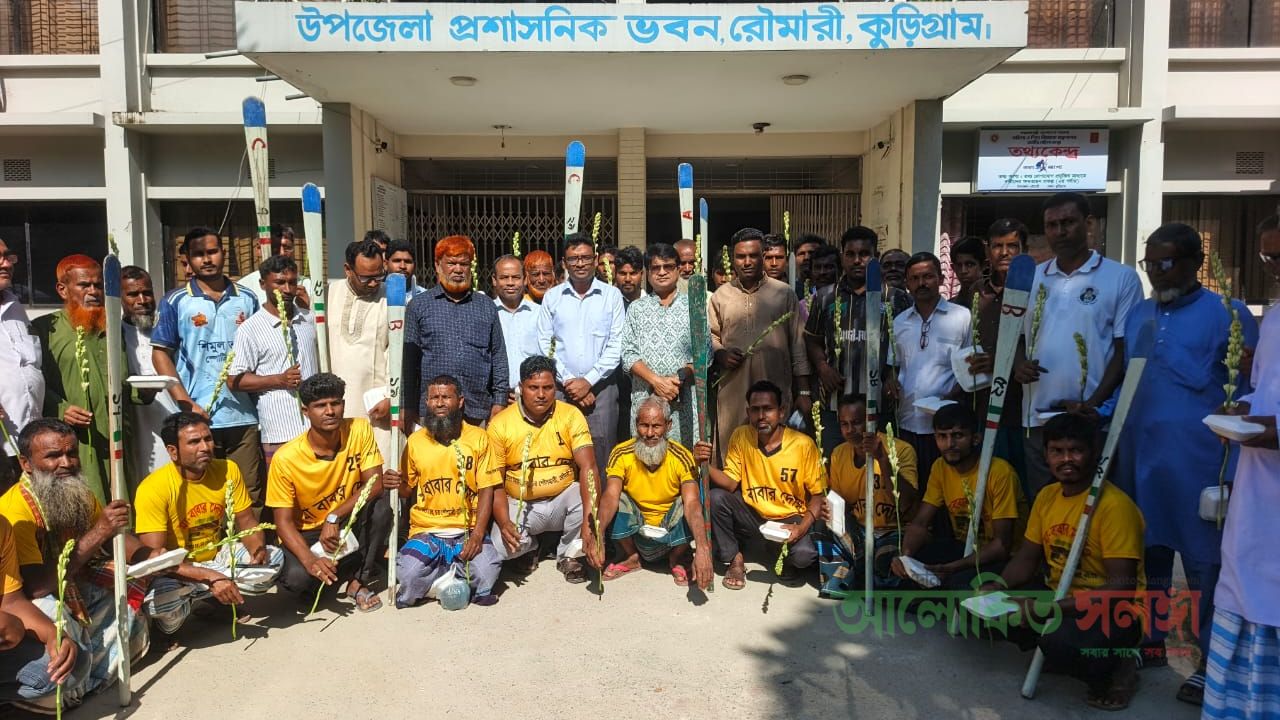 নৌকা বাইচে চ্যাম্পিয়ন রৌমারীর মা বাবার দোয়া