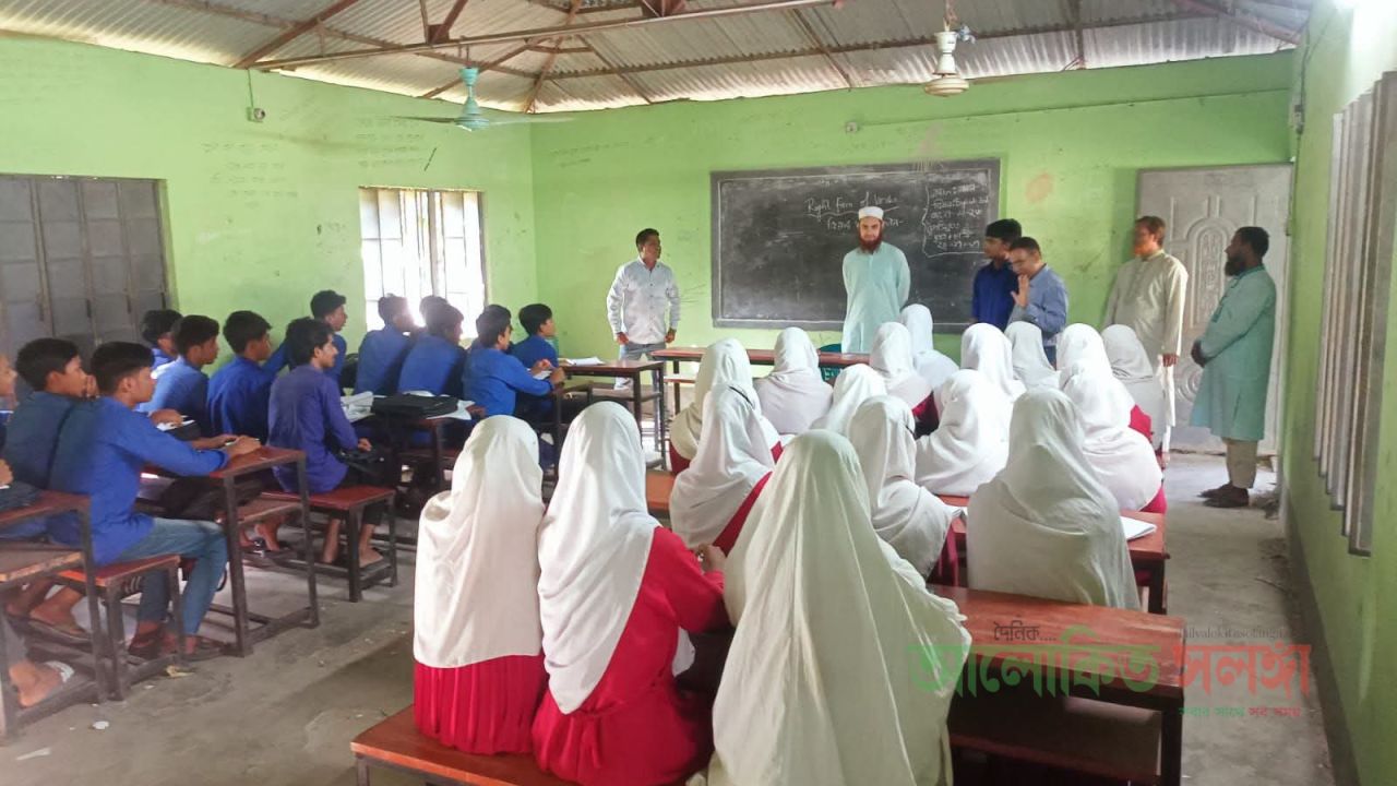 বাঘায় দুই শিক্ষা প্রতিষ্ঠান পরিদর্শনে ইউএনও, পরে বাজার মনিটরিং