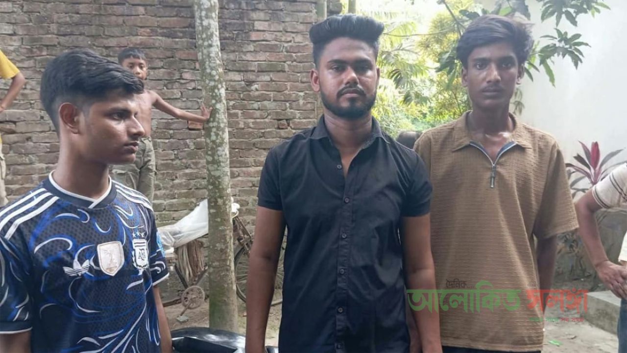 বুড়িচংয়ে যানবাহনে তল্লাশি চালাতে গিয়ে ৩ ভুয়া ডিবি পুলিশ আটক