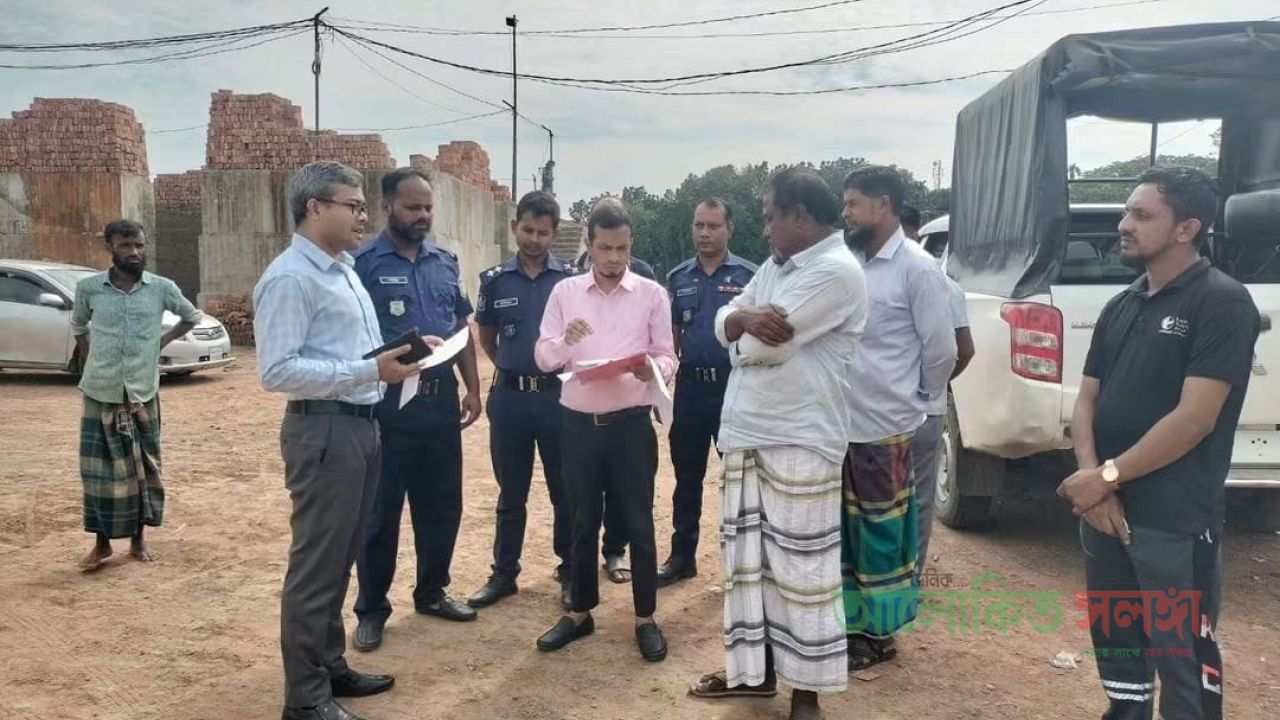 ময়মনসিংহ পরিবেশ অধিদপ্তর কর্তৃক অবৈধ ইটভাটা মোবাইল কোর্ট পরিচালিত