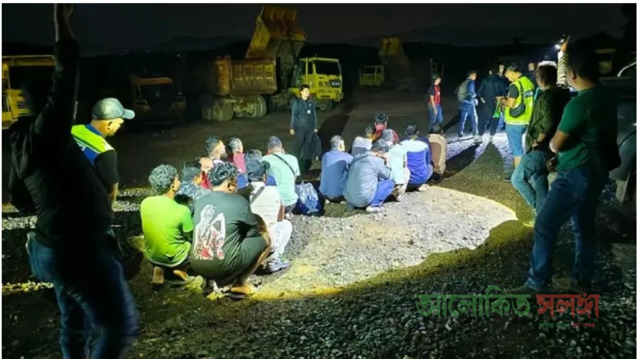 মালয়েশিয়ার লোহার খনিতে অভিযান, ১৬ বাংলাদেশিসহ আটক ৩০