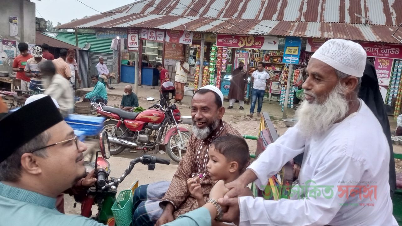 শিবগঞ্জে চেয়ারম্যান পদপ্রার্থী এডভোকেট সাকিল উদ্দিনের গণসংযোগ, হিন্দু-মুসলিম সম্প্রদায়ের সঙ্গে সৌজন্য সাক্ষাৎ  ‎