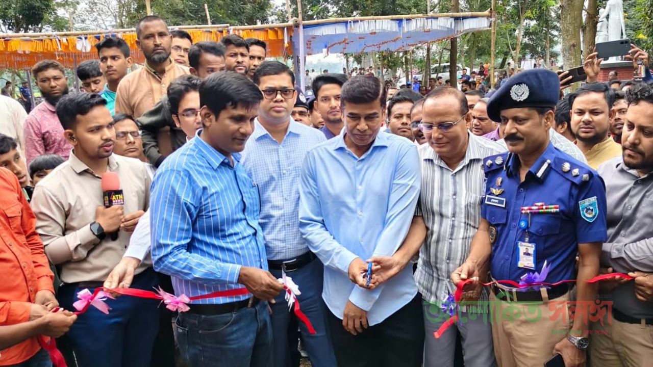 রুহিয়া টাঙ্গন ব্যারেজে মৎস্য উৎসবের উদ্বোধন।